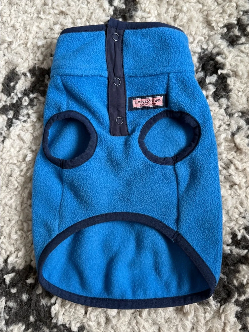 Vineyard vine pet harbor fleece tee size S. $55